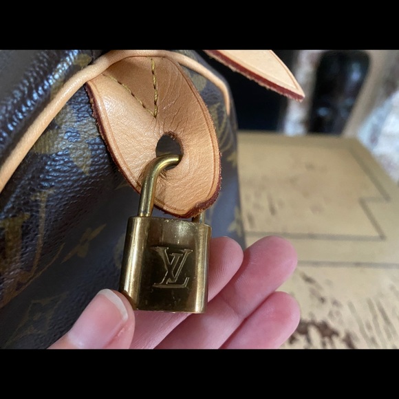 AUTHENTIC Louis Vuitton Monogram Speedy 30 - Picture 5 of 16